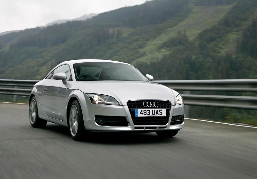  Audi TT Coupe (8J) 2006 года  (UK) (фото 8 из 20)